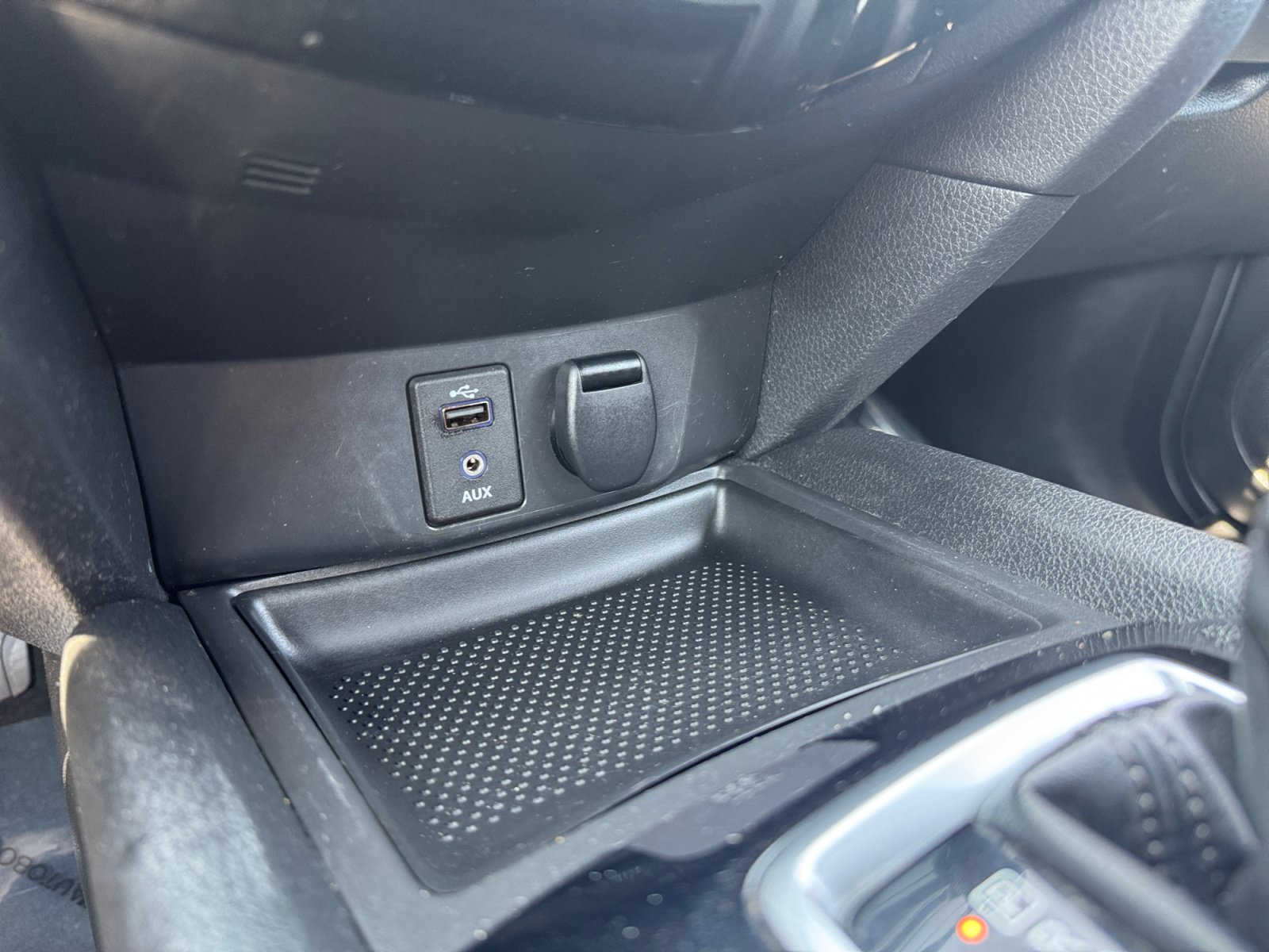 Used 2017 Nissan Rogue SV w/ SV Premium Package AWD/4WD image 19