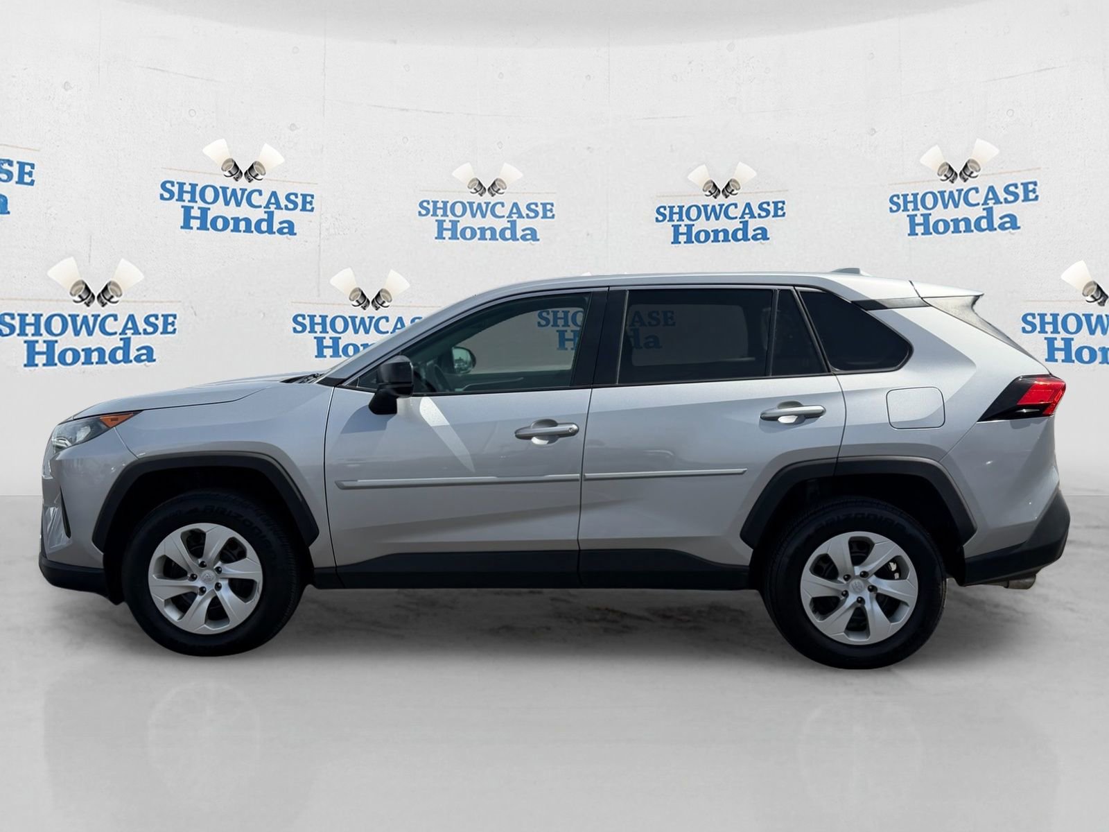 Used 2022 Toyota RAV4 LE w/ Carpet Mat Package (TMS) image 4