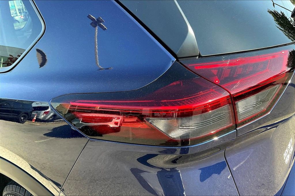 Used 2025 Nissan Rogue SV FWD image 23