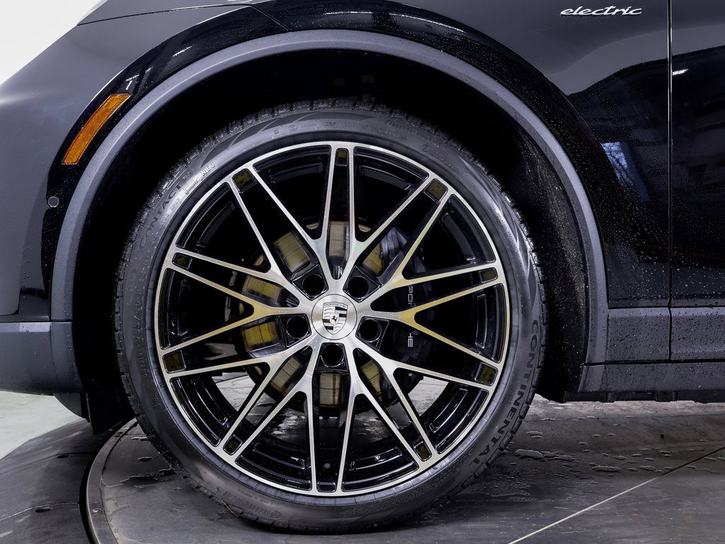 New 2025 Porsche Macan Electric image 25