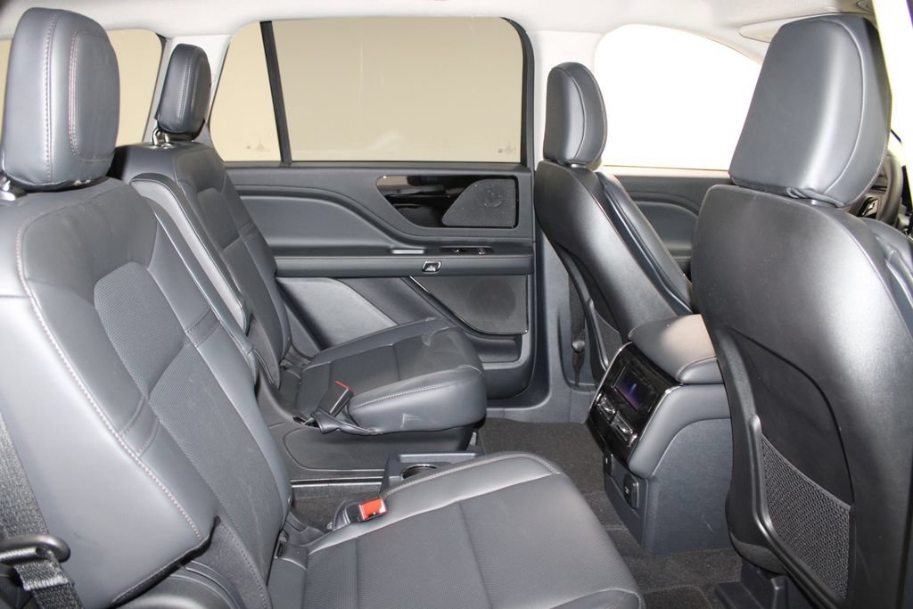 New 2026 Lincoln Aviator 2WD w/ Jet Appearance Package image 30