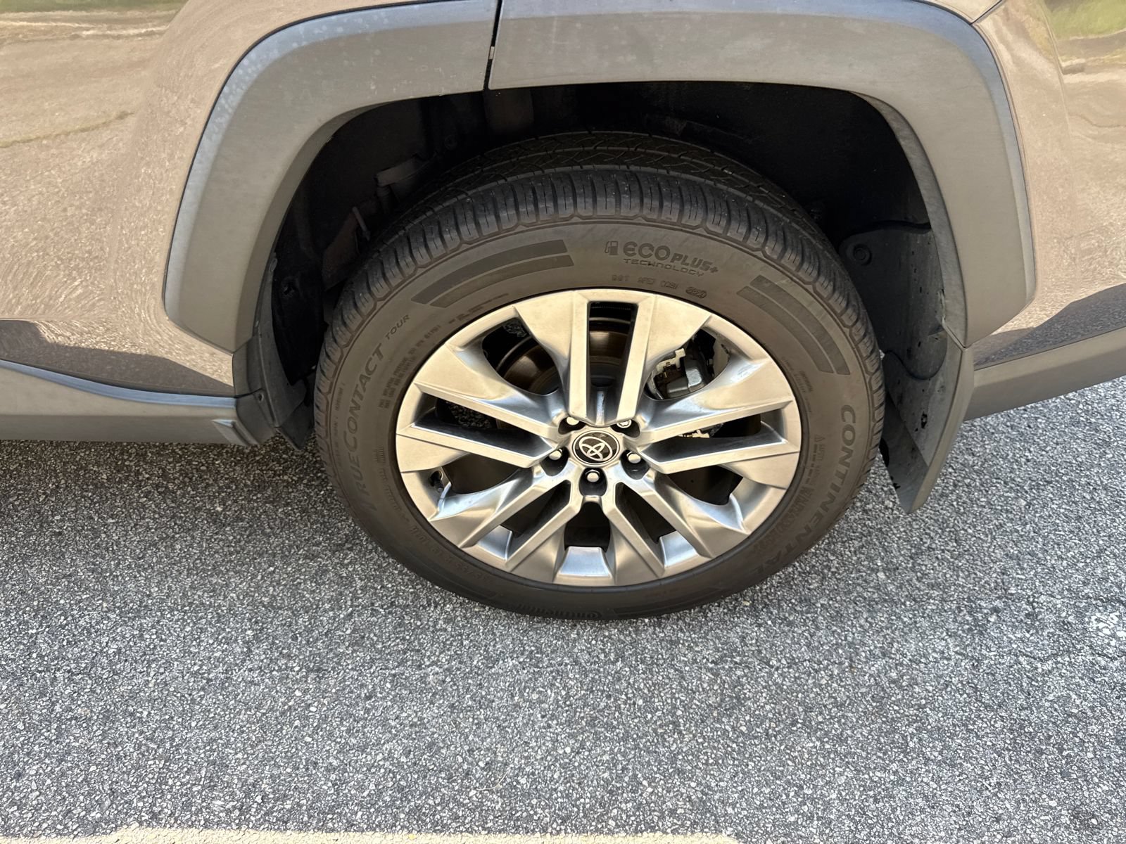 Used 2022 Toyota RAV4 XLE Premium FWD image 19