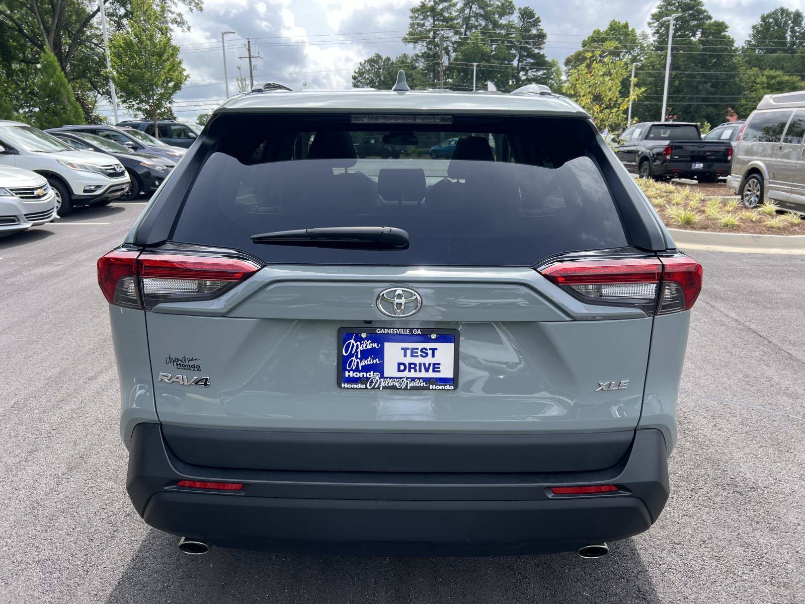 Used 2022 Toyota RAV4 XLE Premium FWD image 6