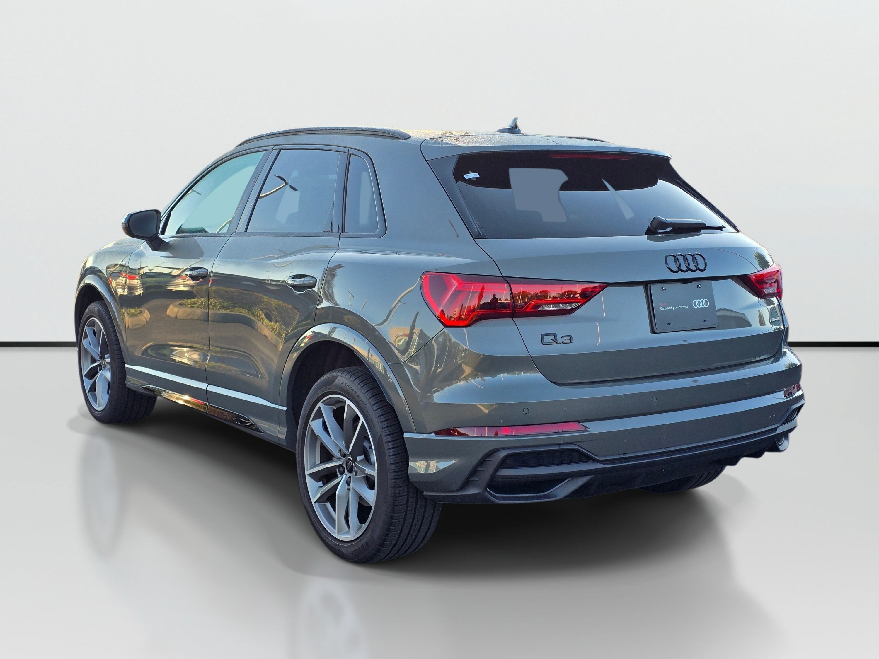 Certified 2025 Audi Q3 2.0T Premium AWD/4WD image 4