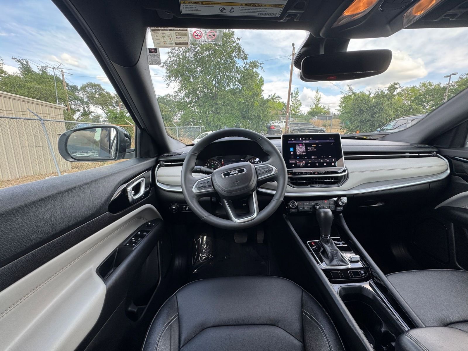 Used 2025 Jeep Compass Limited image 35