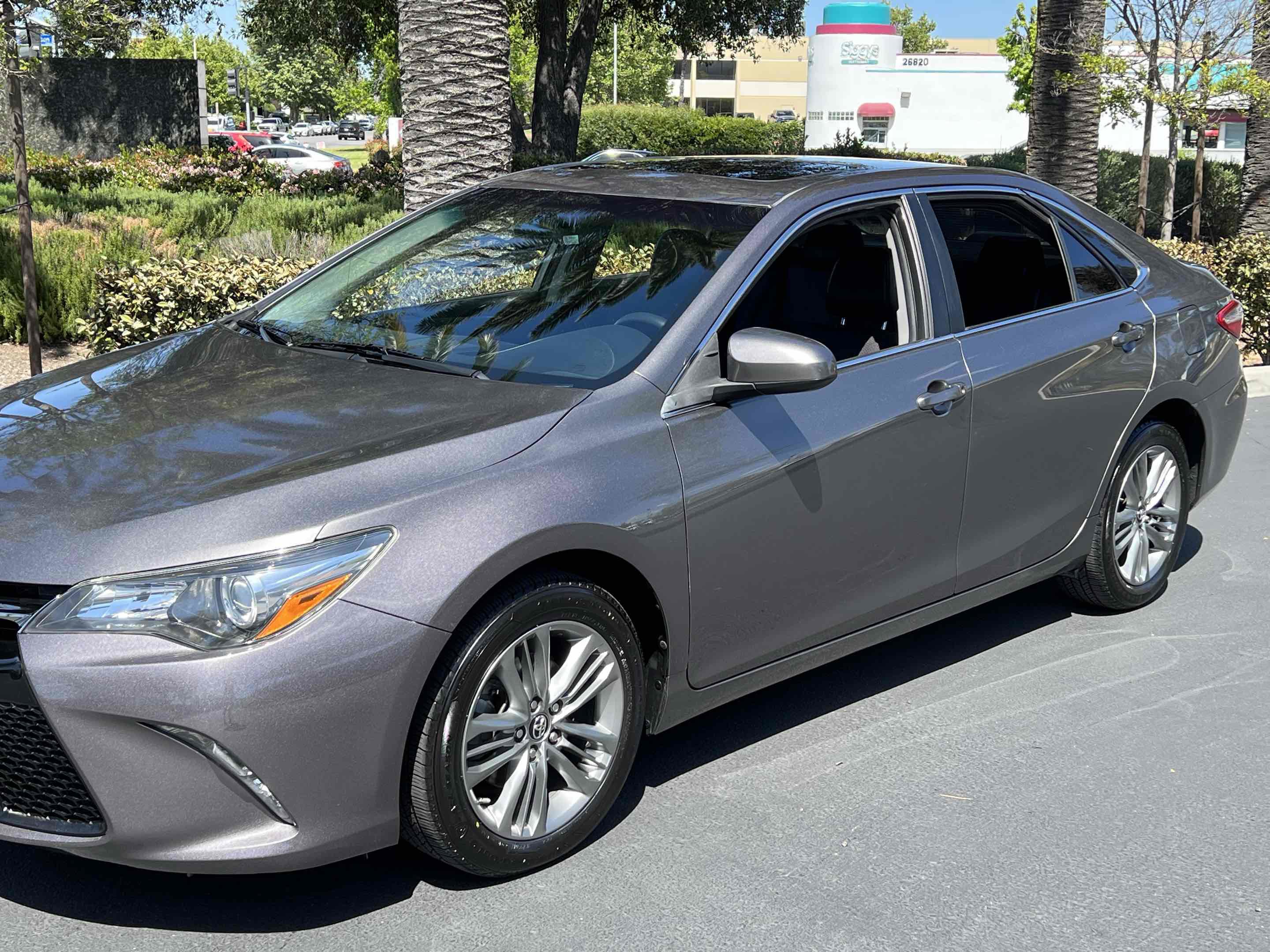 Used 2017 Toyota Camry SE w/ Moonroof Package FWD image 49
