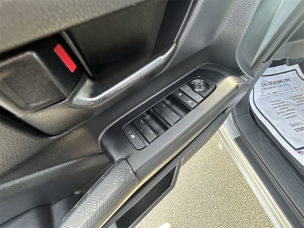 Used 2025 Toyota Tacoma SR image 19