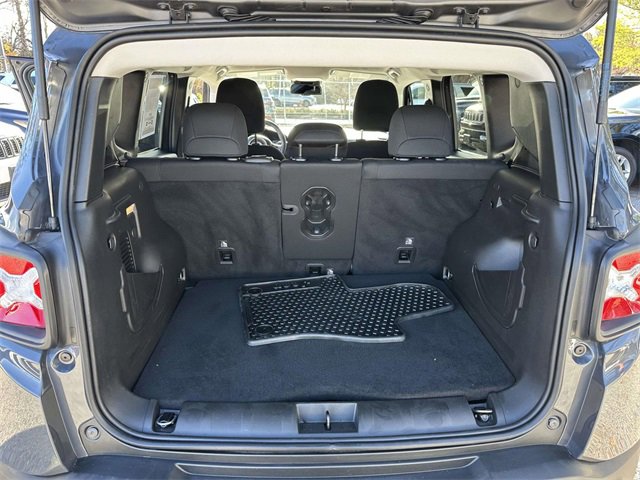 Certified 2022 Jeep Renegade Latitude w/ Convenience Group image 21