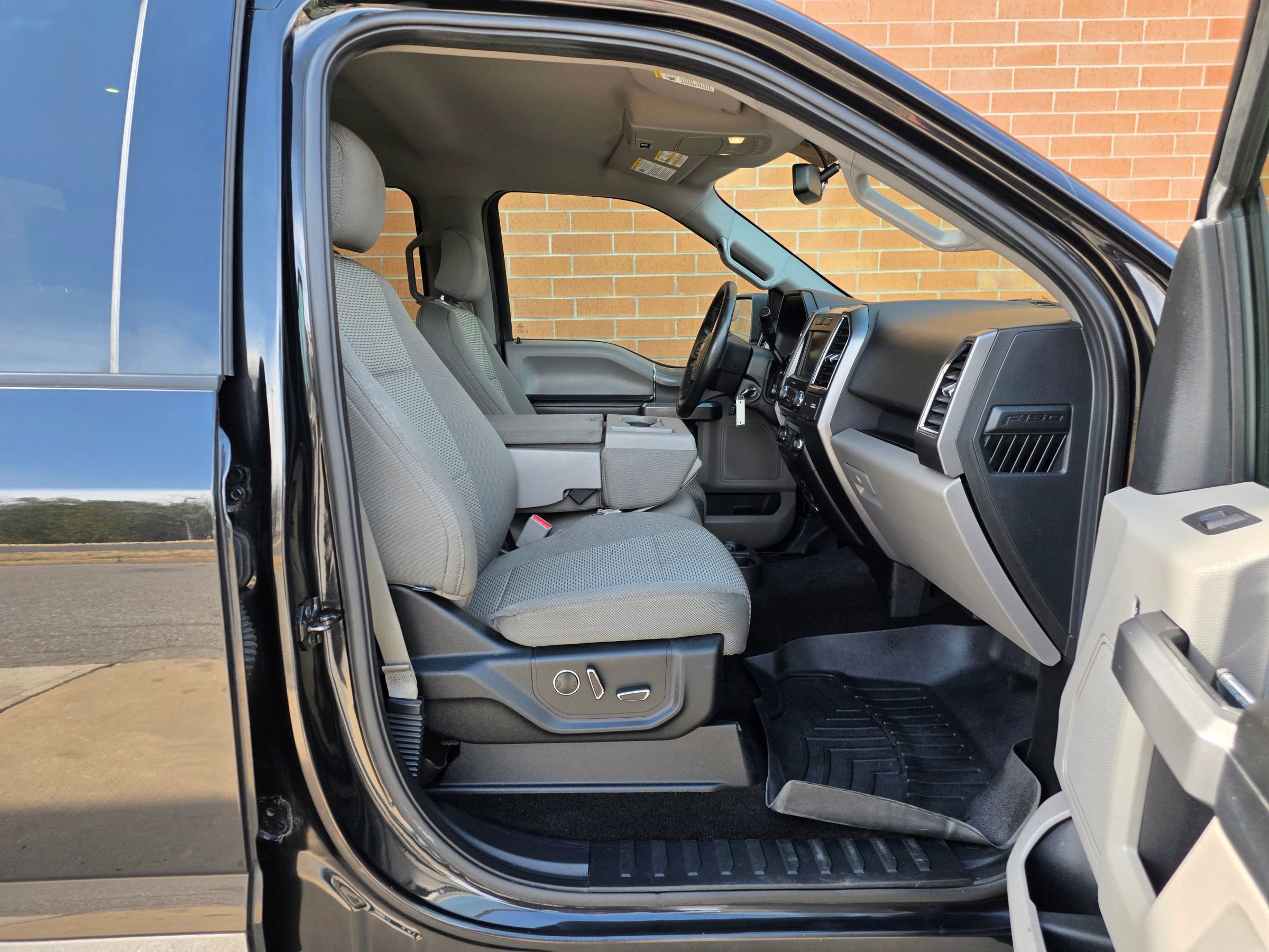 Used 2015 Ford F150 XLT w/ Equipment Group 302A Luxury image 14
