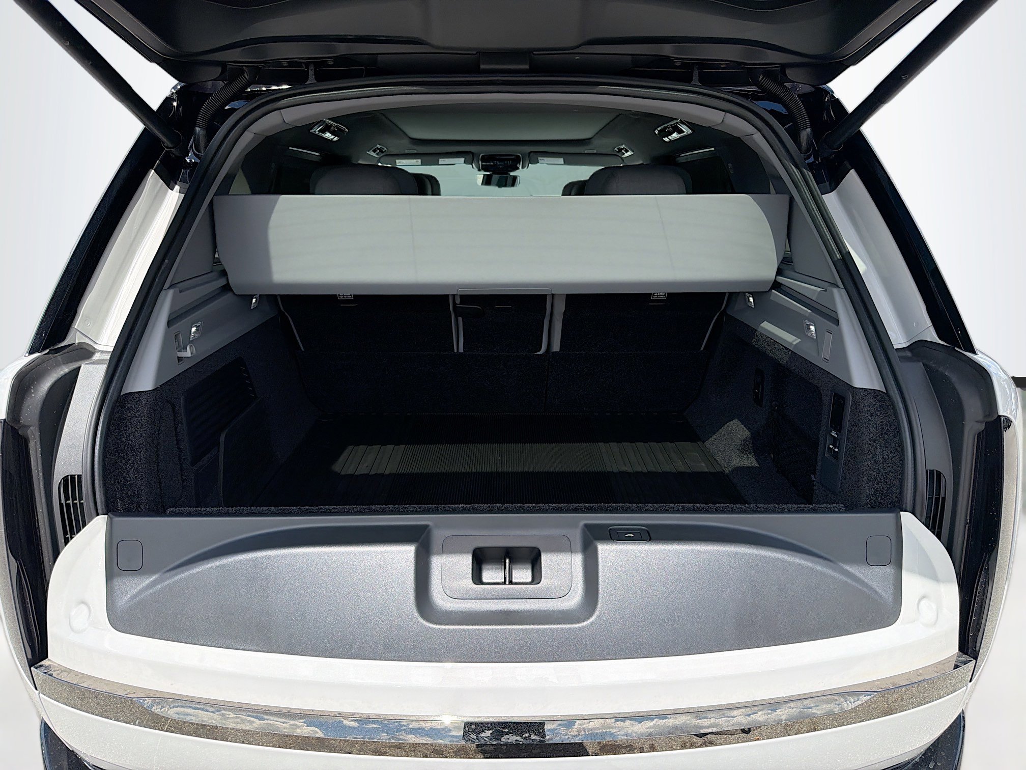 New 2026 Land Rover Range Rover SV image 12