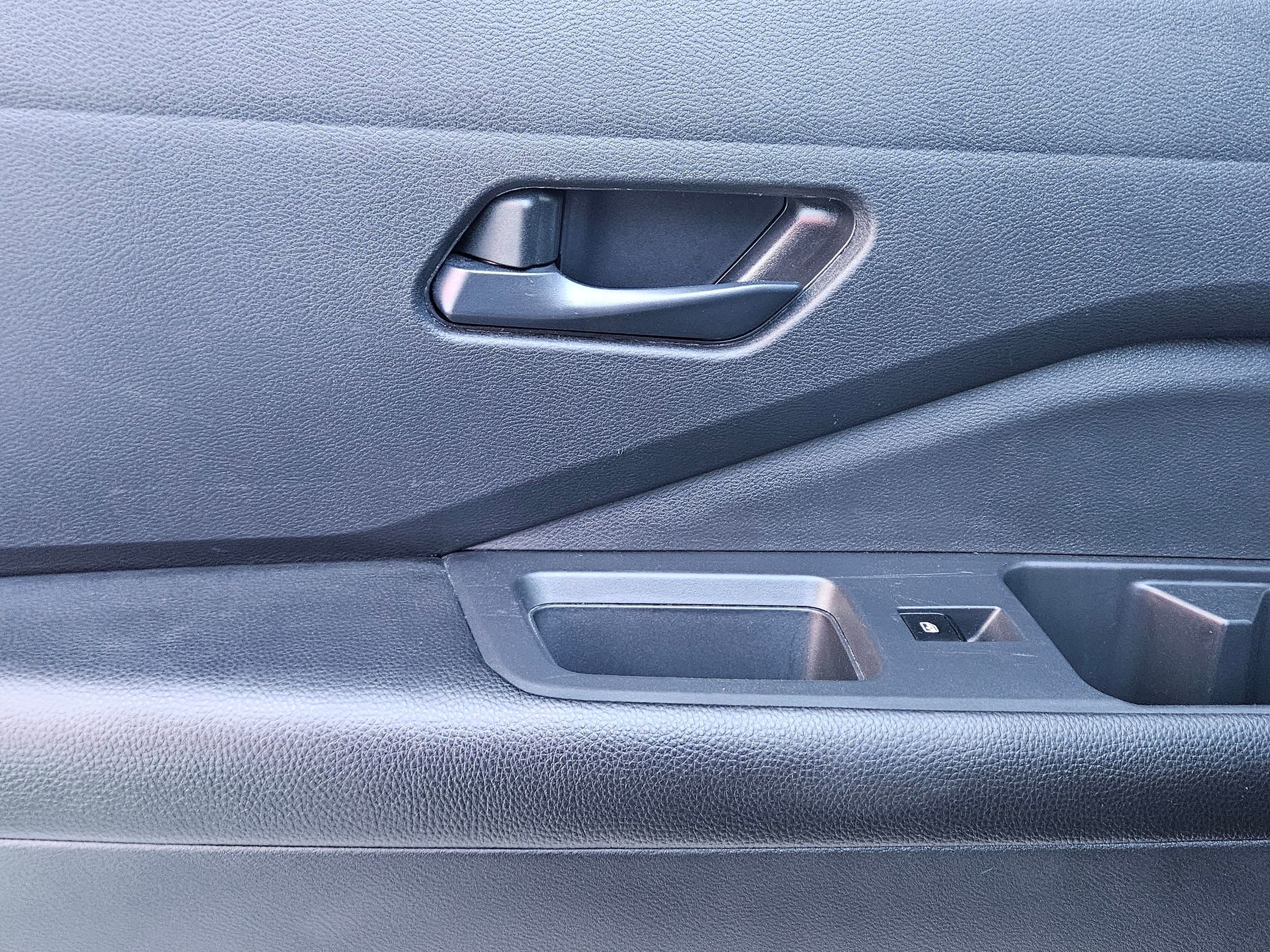 Used 2024 Nissan Pathfinder SV image 23