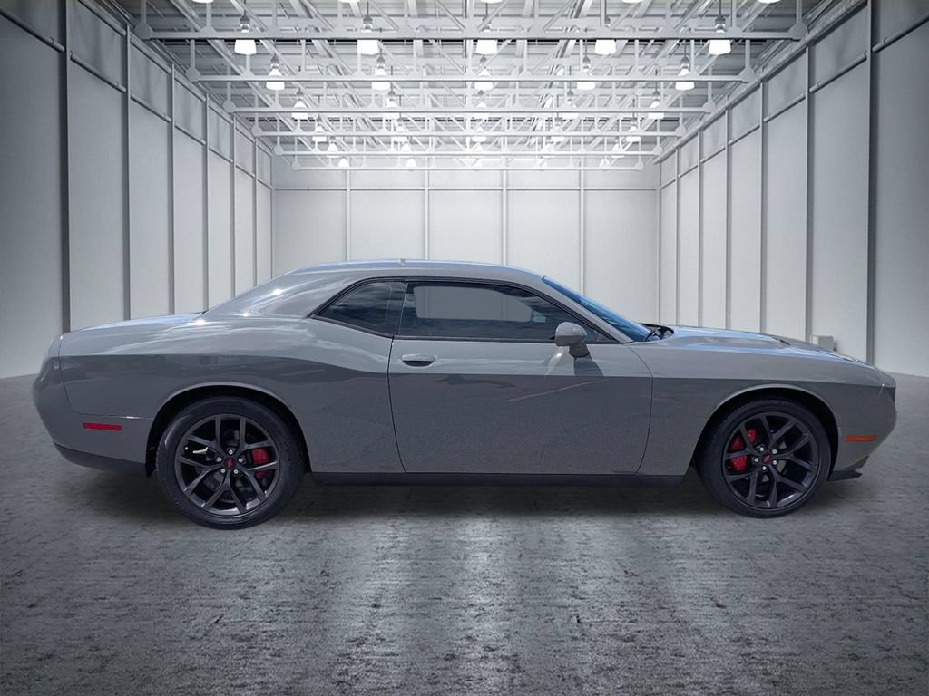 Used 2019 Dodge Challenger SXT w/ Blacktop Package RWD image 5