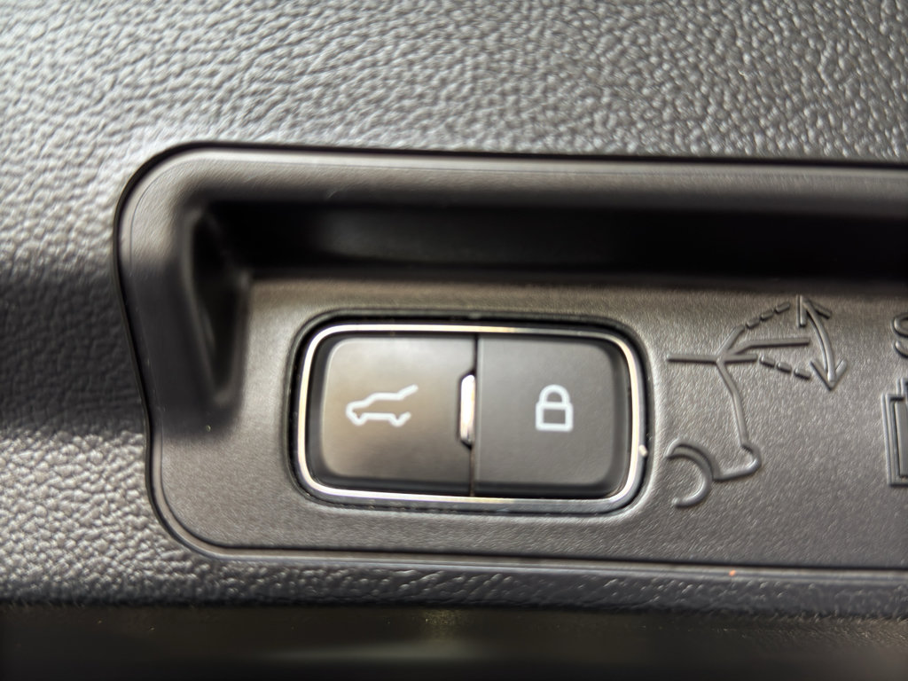 Used 2022 Ford Explorer XLT w/ Equipment Group 202A AWD/4WD image 21