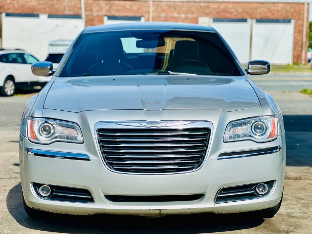 Used 2012 Chrysler 300 C RWD image 2