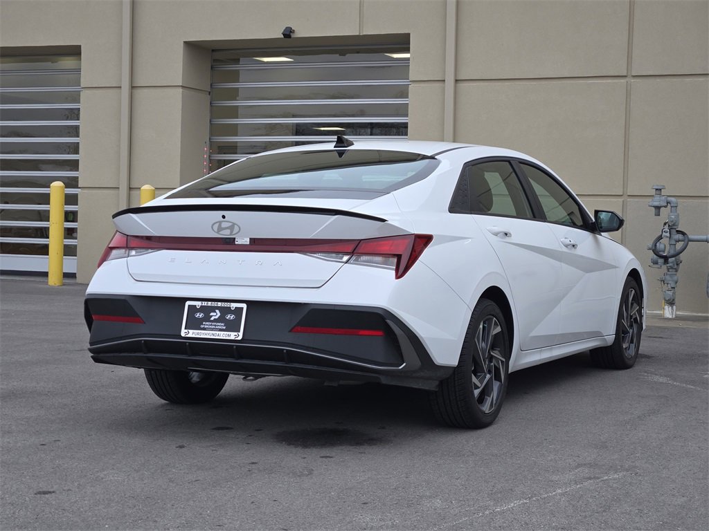 Used 2025 Hyundai Elantra Sport image 4