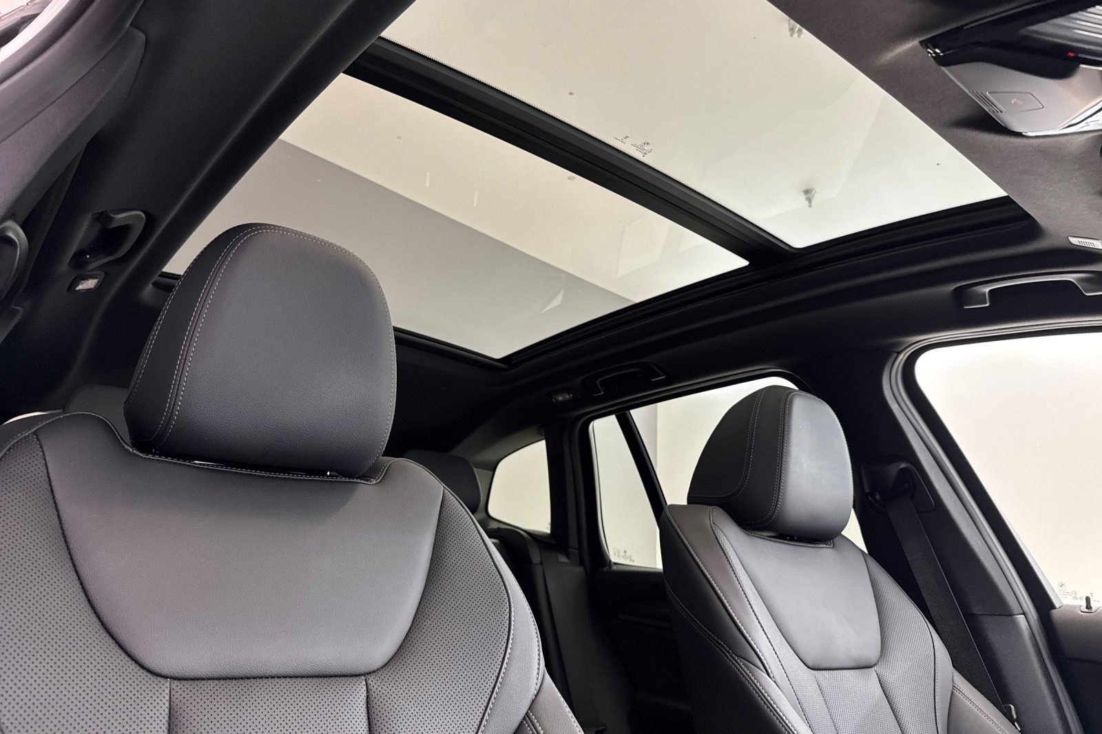 Used 2024 BMW X3 sDrive30i w/ Premium Package RWD image 24