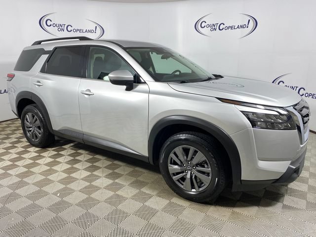 Used 2025 Nissan Pathfinder SV FWD image 9