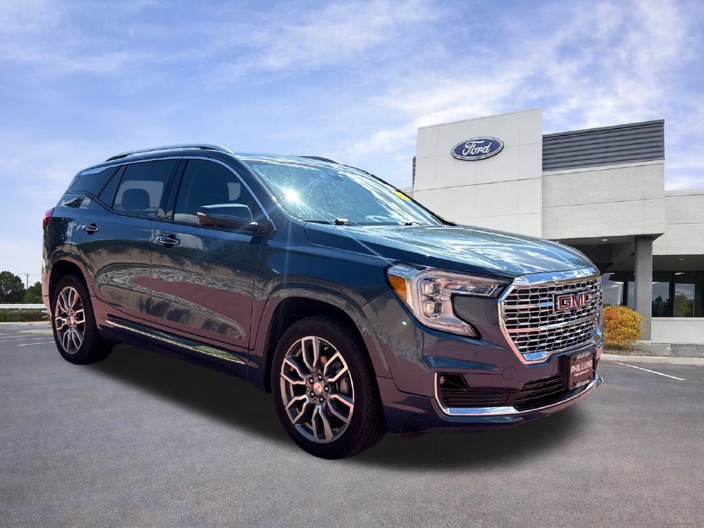 Used 2024 GMC Terrain Denali w/ Denali Premium Package