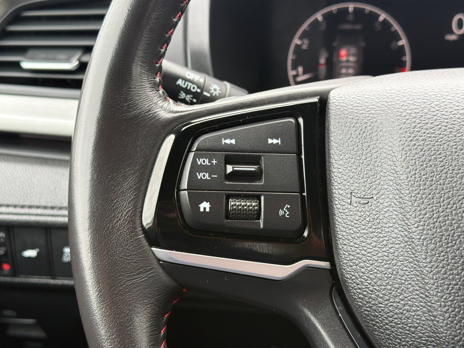 Used 2025 Honda Odyssey Sport-L image 28