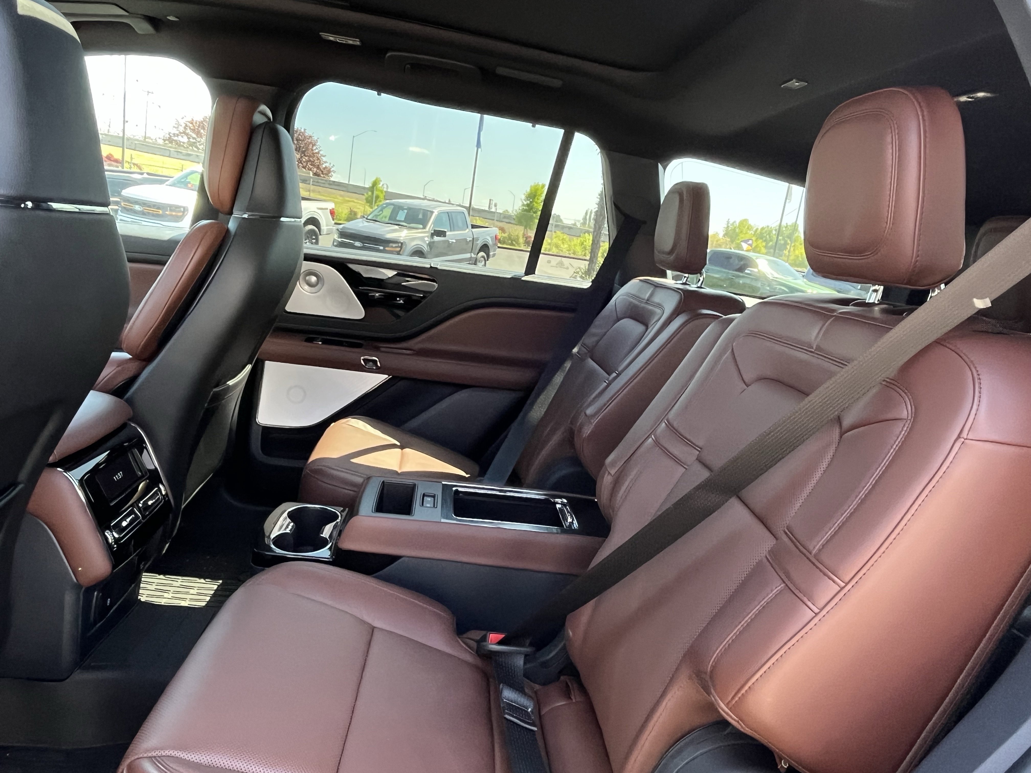 Used 2025 Lincoln Aviator Reserve w/ Equipment Group 201A AWD/4WD image 11