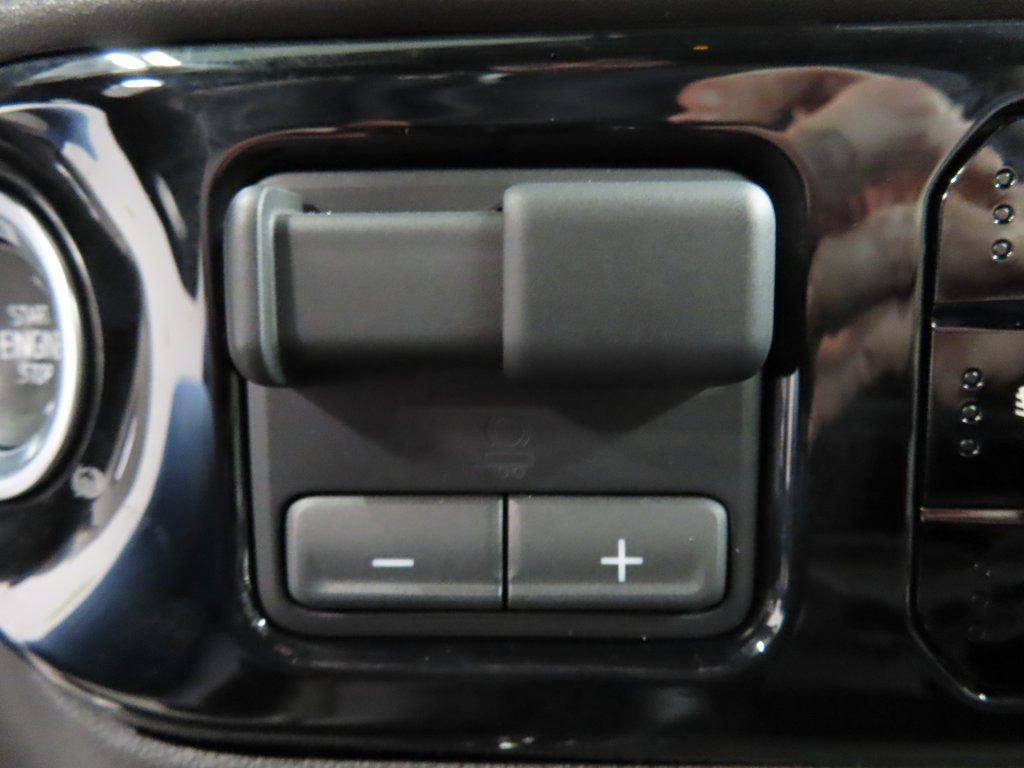 Used 2024 Chevrolet Silverado 2500 ZR2 w/ Technology Package image 72