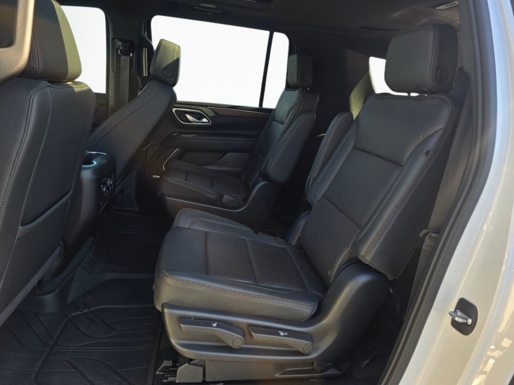Used 2024 Chevrolet Suburban High Country AWD/4WD image 21