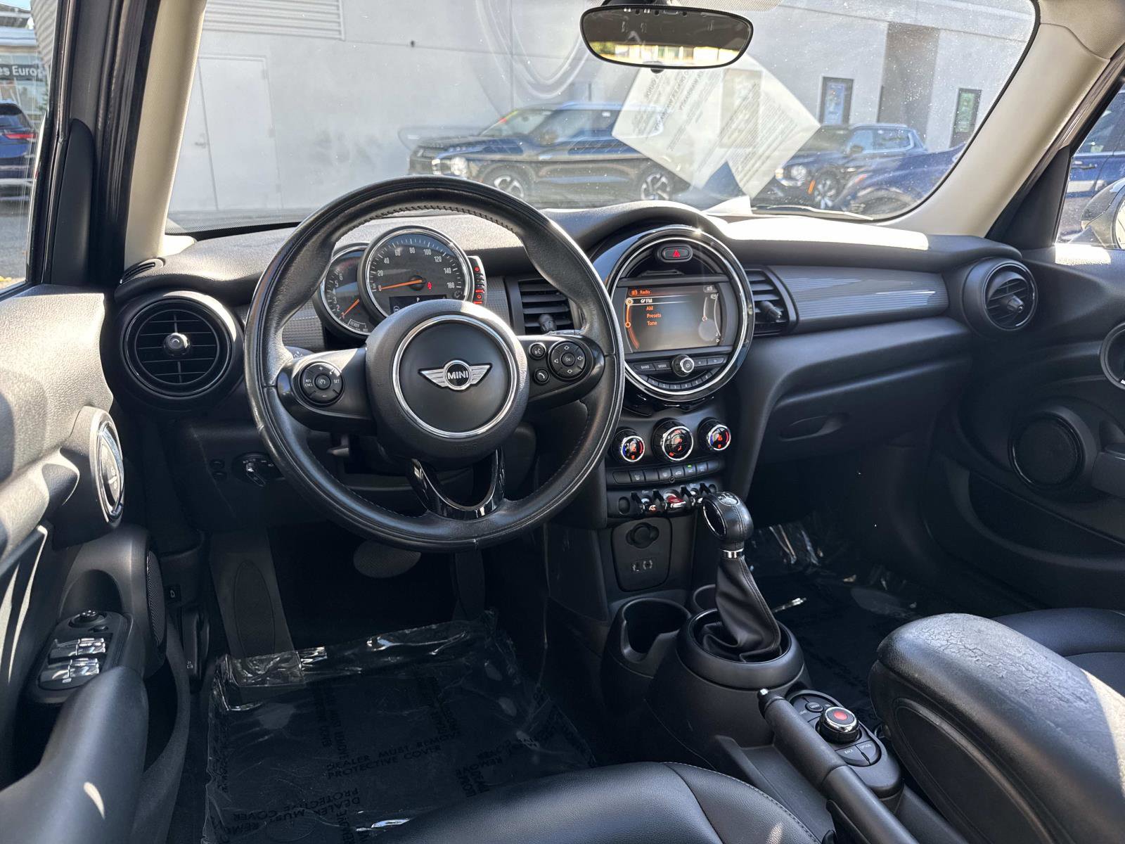 Used 2017 MINI Cooper 4-Door Hardtop image 7