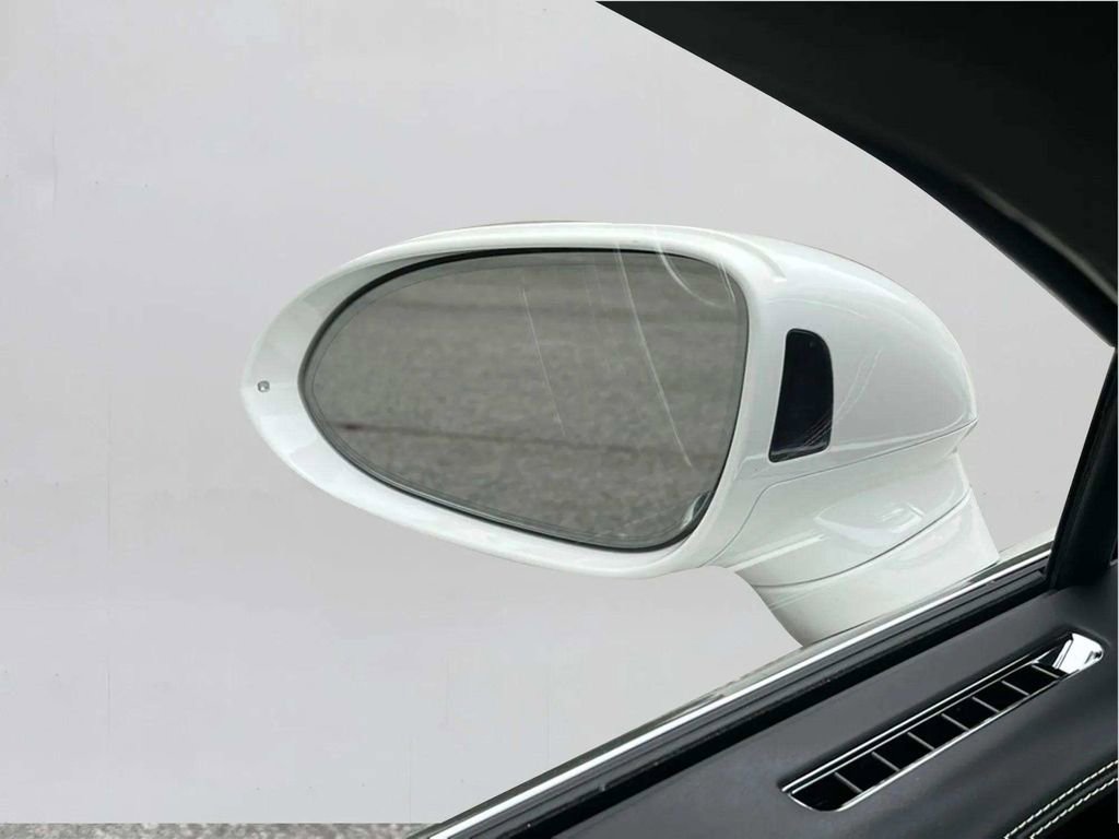 Used 2022 Bentley Flying Spur Plug-In Hybrid image 38