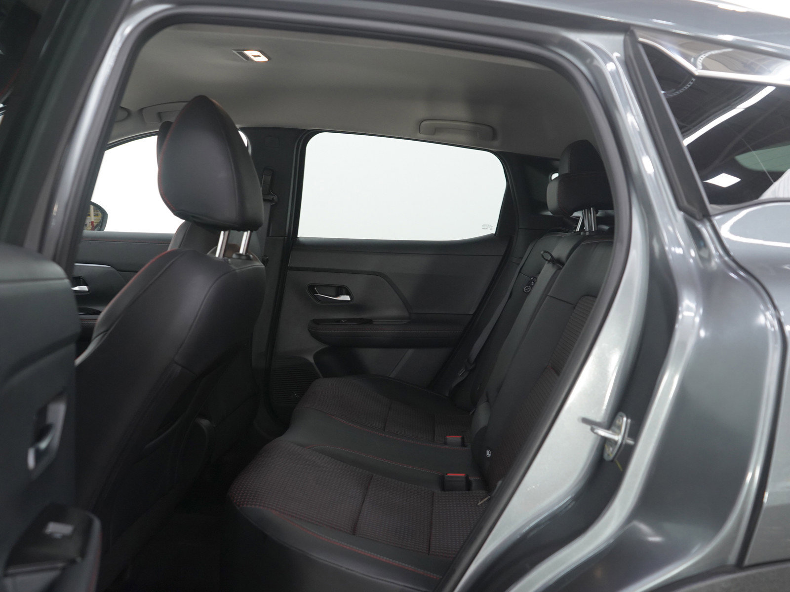 Used 2025 Nissan Kicks SR image 17