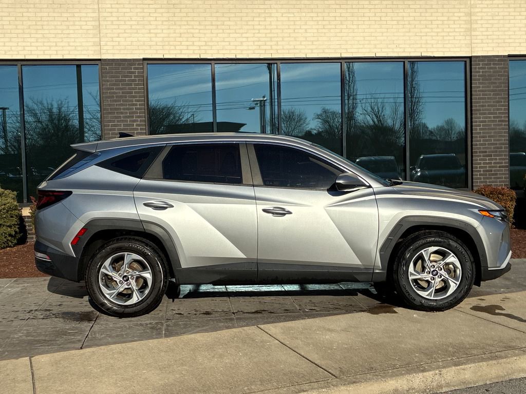 Used 2022 Hyundai Tucson SE image 2
