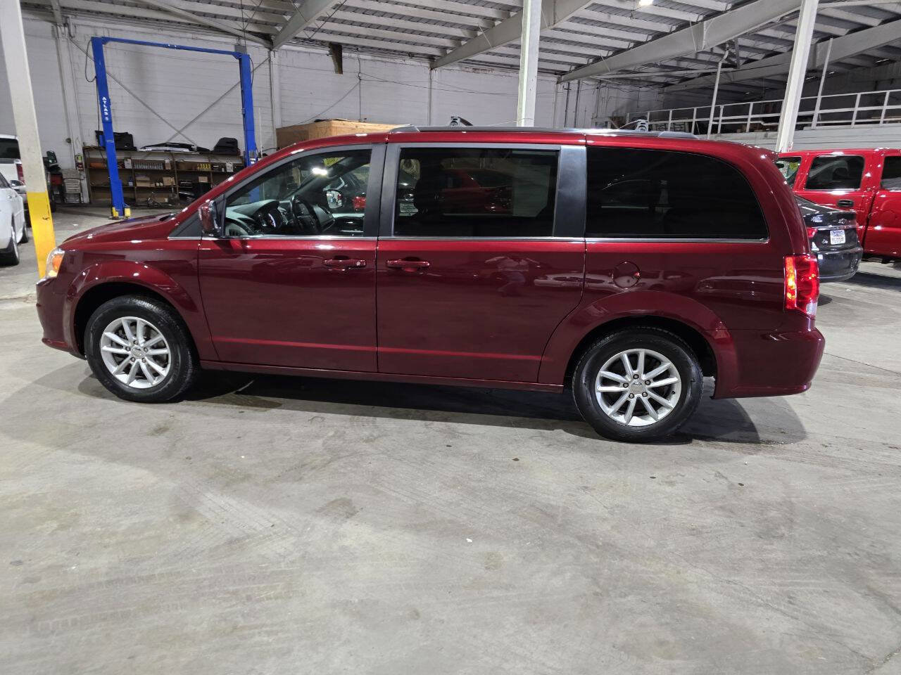 Used 2019 Dodge Grand Caravan SXT image 5