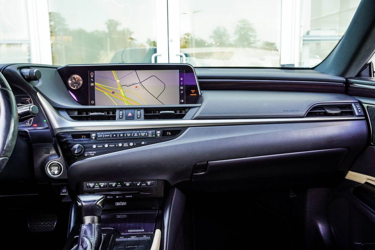 Used 2020 Lexus ES 350 Ultra Luxury w/ Accessory Package 2 image 17