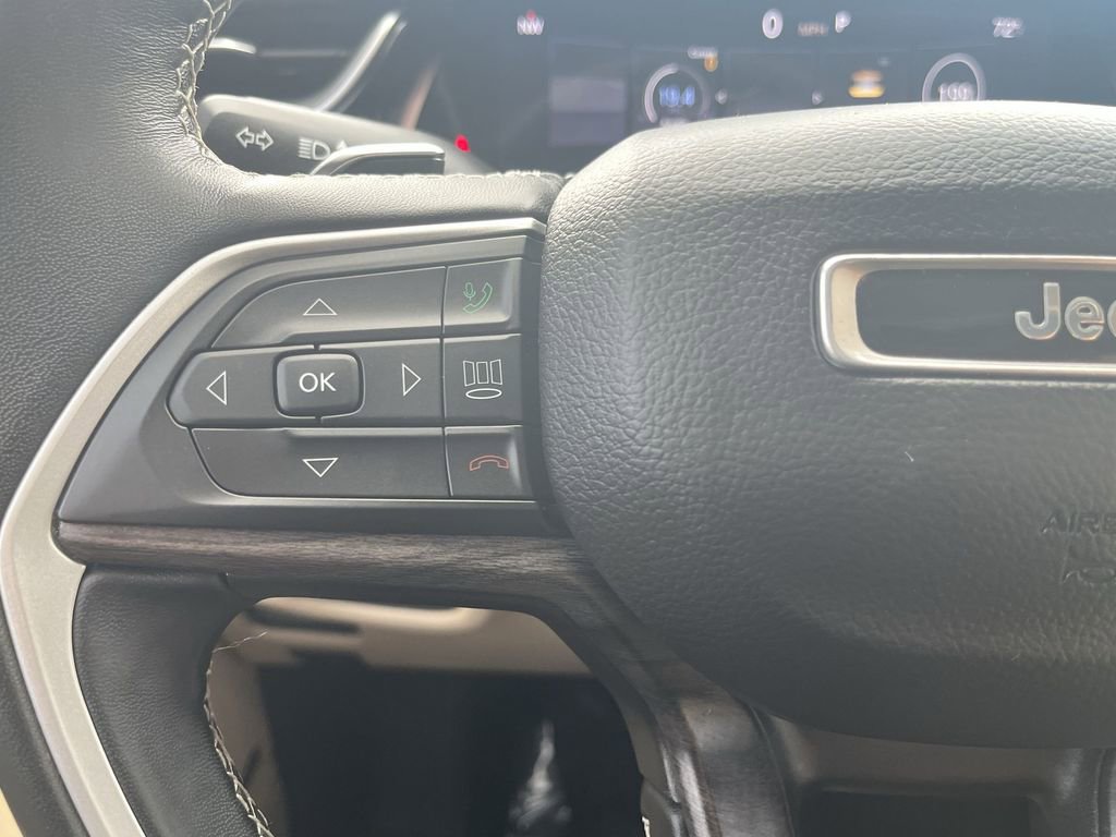 Used 2022 Jeep Grand Cherokee Limited w/ Luxury Tech Group II image 26