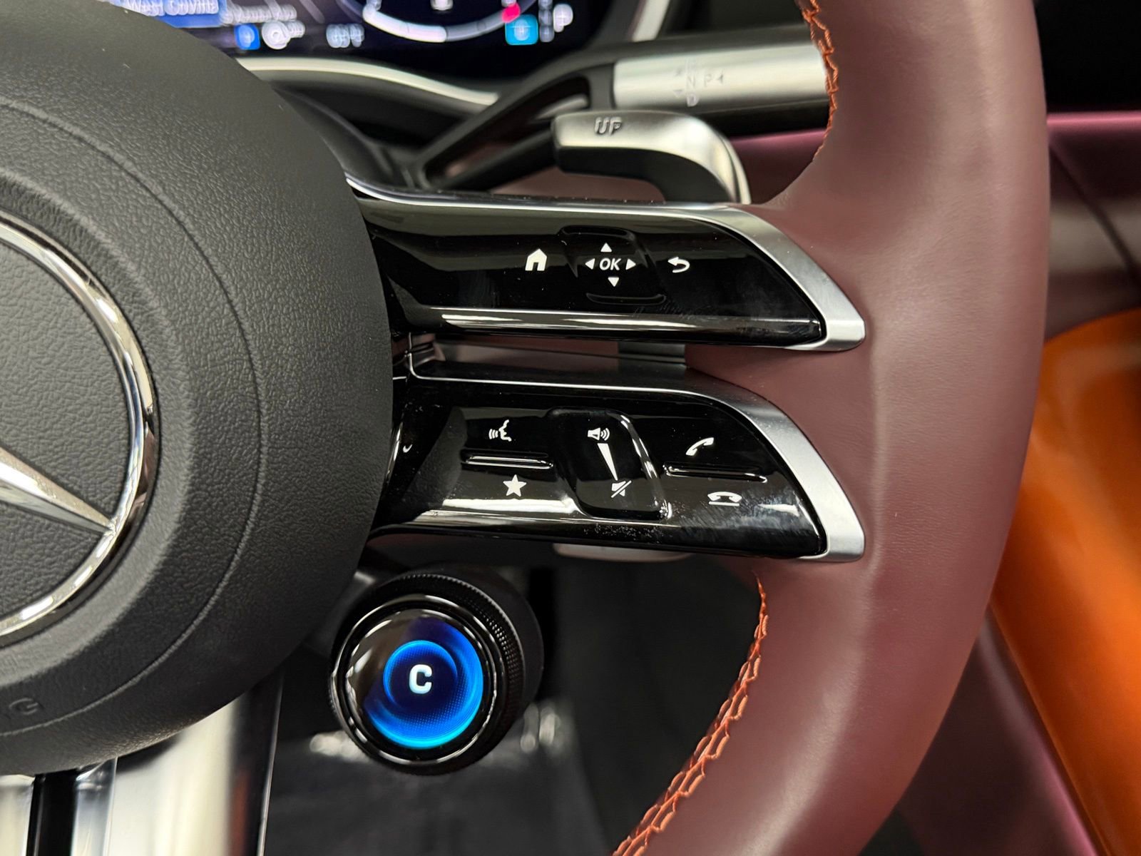 Used 2024 Mercedes-Benz SL 63 AMG 4MATIC image 29