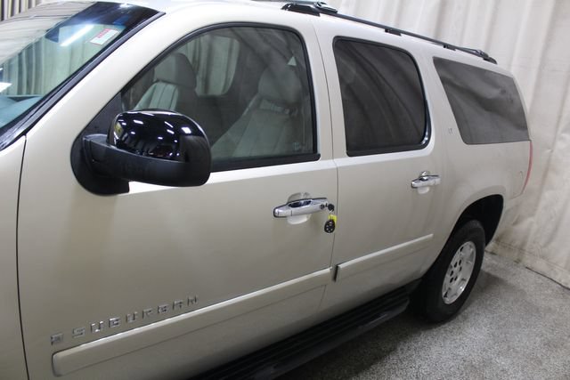 Used 2007 Chevrolet Suburban LT w/ LT Preferred Equipment Group AWD/4WD image 7