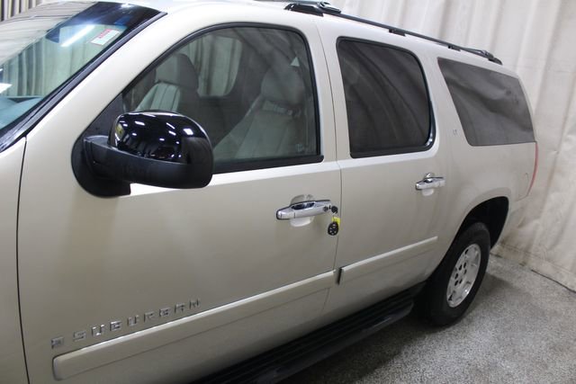 Used 2007 Chevrolet Suburban LT w/ LT Preferred Equipment Group image 7