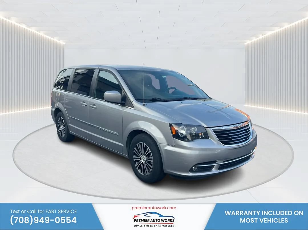 Used 2014 Chrysler Town & Country S FWD image 3