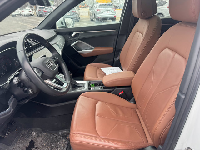 Used 2023 Audi Q3 2.0T Premium Plus w/ Premium Plus Package image 6