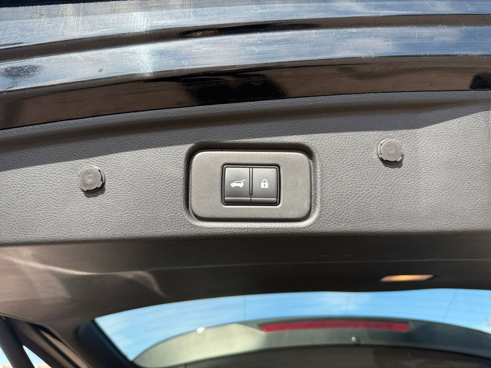 Used 2025 Nissan Pathfinder SV image 22