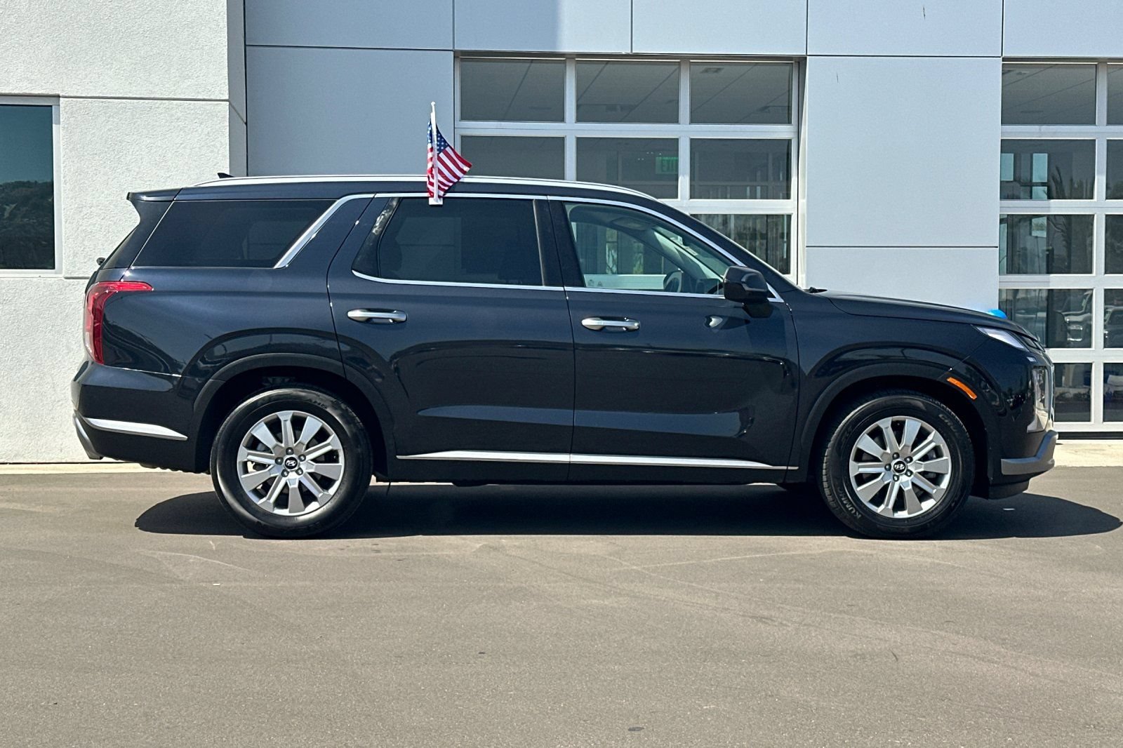 Used 2024 Hyundai Palisade SEL FWD image 3