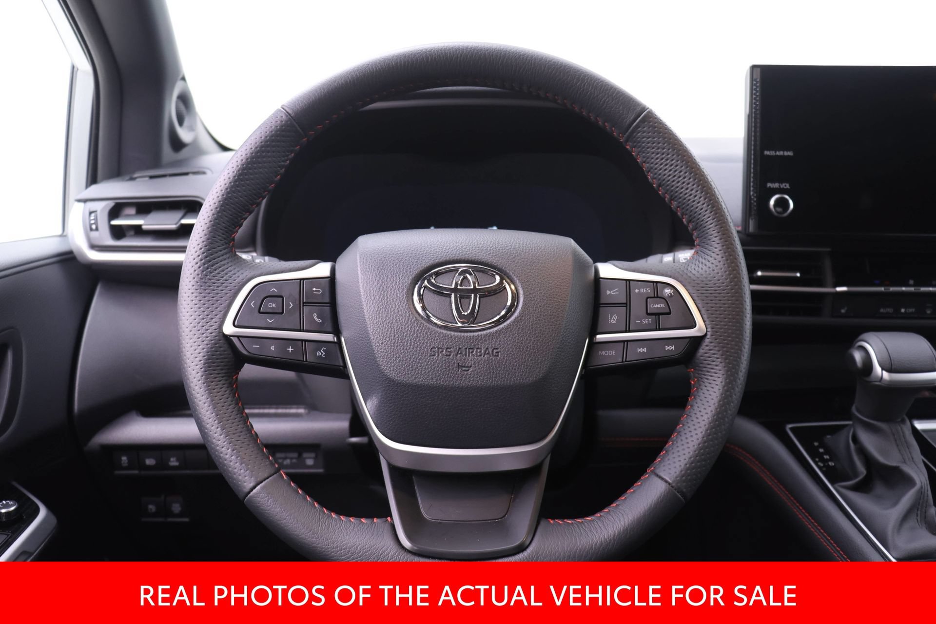 Certified 2025 Toyota Sienna XSE w/ XSE Plus Package FWD image 11