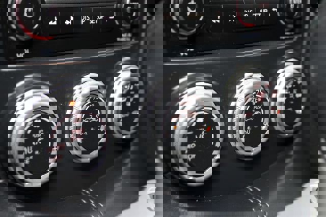 Used 2016 Nissan 370Z w/ Sport Package image 16