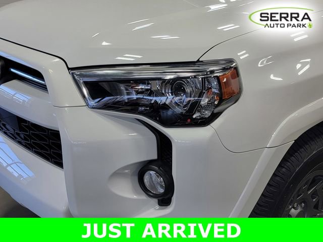 Used 2020 Toyota 4Runner SR5 Premium w/ Moonroof Package AWD/4WD image 9