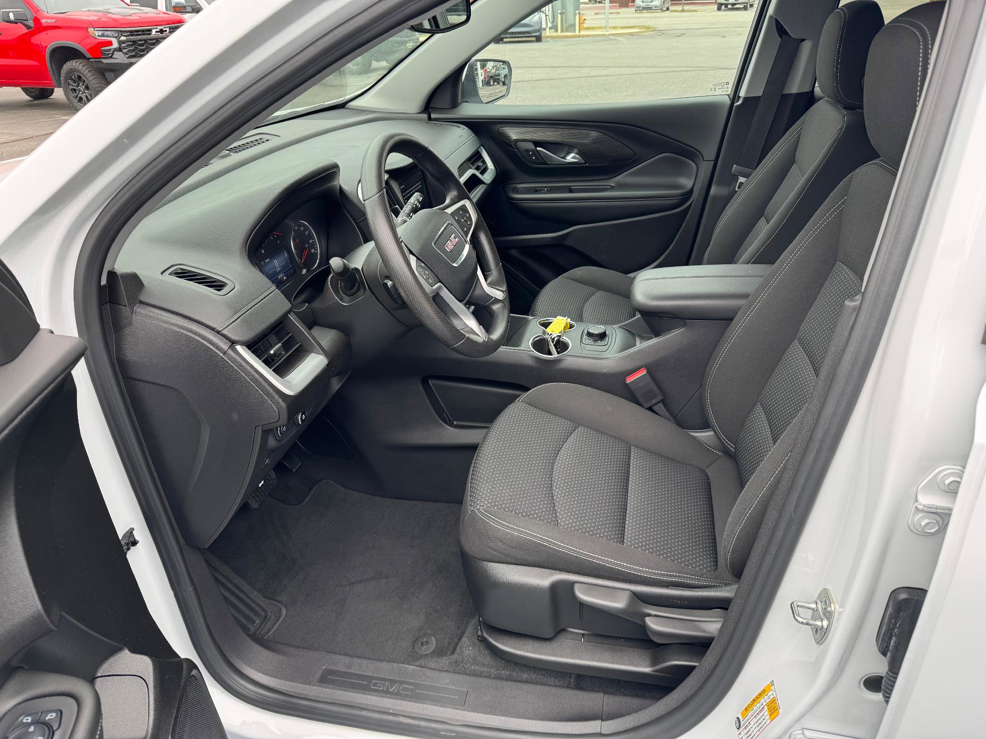 Used 2024 GMC Terrain SLE image 10