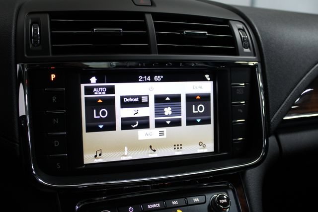 Used 2017 Lincoln Continental Select FWD image 19