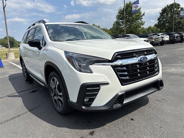 New 2025 Subaru Ascent Limited image 2