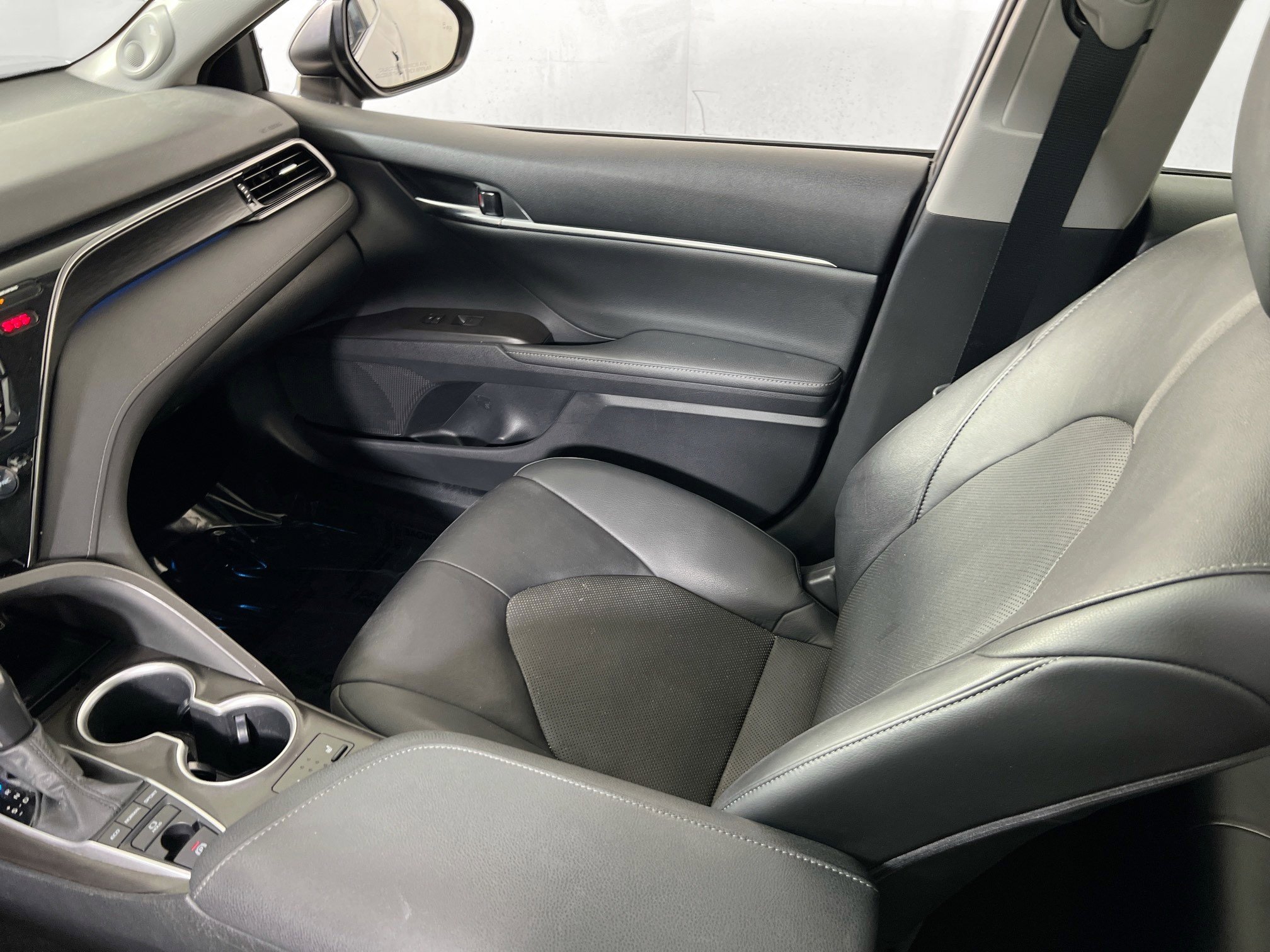 Used 2021 Toyota Camry XLE w/ Navigation Package image 24