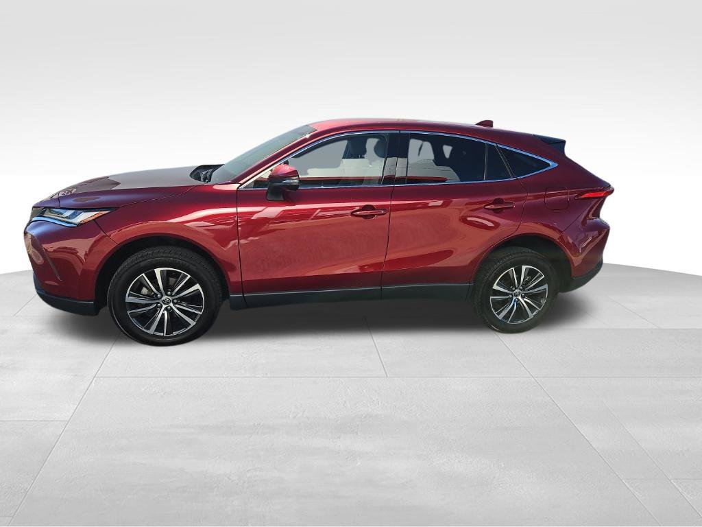 Used 2023 Toyota Venza LE AWD/4WD image 5