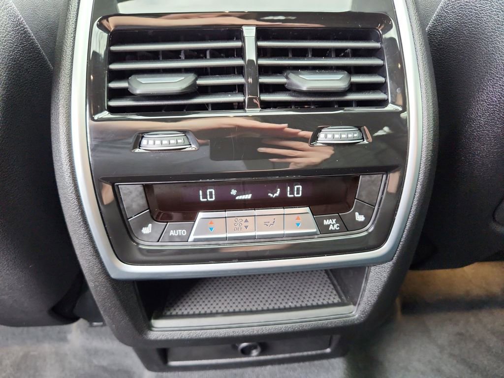 Used 2025 BMW X6 xDrive40i w/ Executive Package image 27