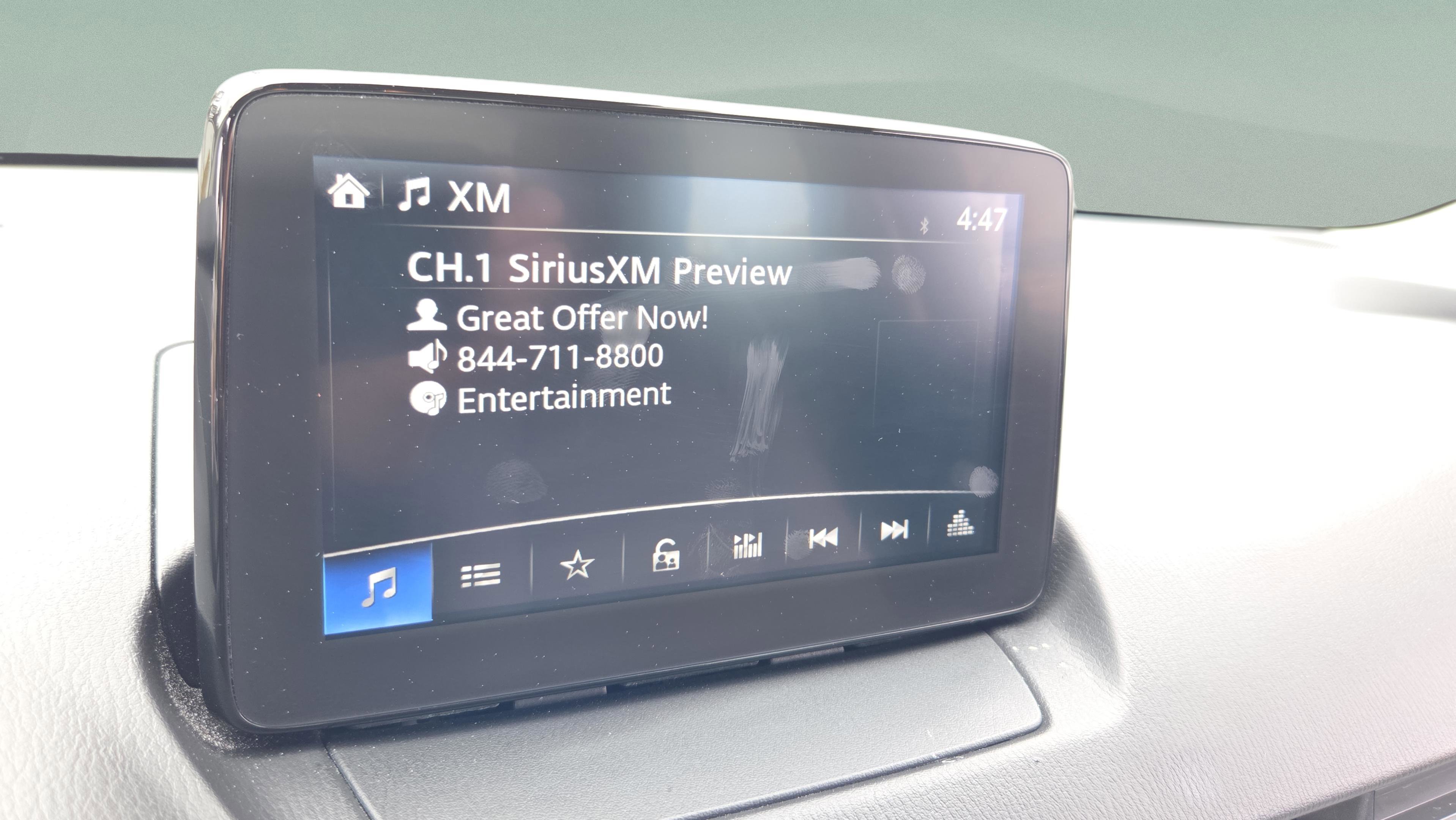 Used 2020 Toyota Yaris L image 22